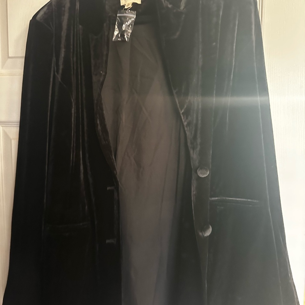 BiBi Woman’s Black Velvet Coat